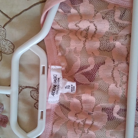 Pink lace top - Picture 3 of 4